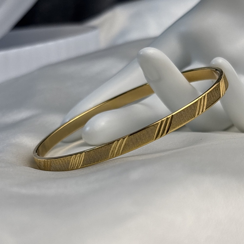 Vintage 80s‎ Monet Diamond Cut Brushed Bangle Gold Tone Bracelet Minimalist - Picture 2 of 11